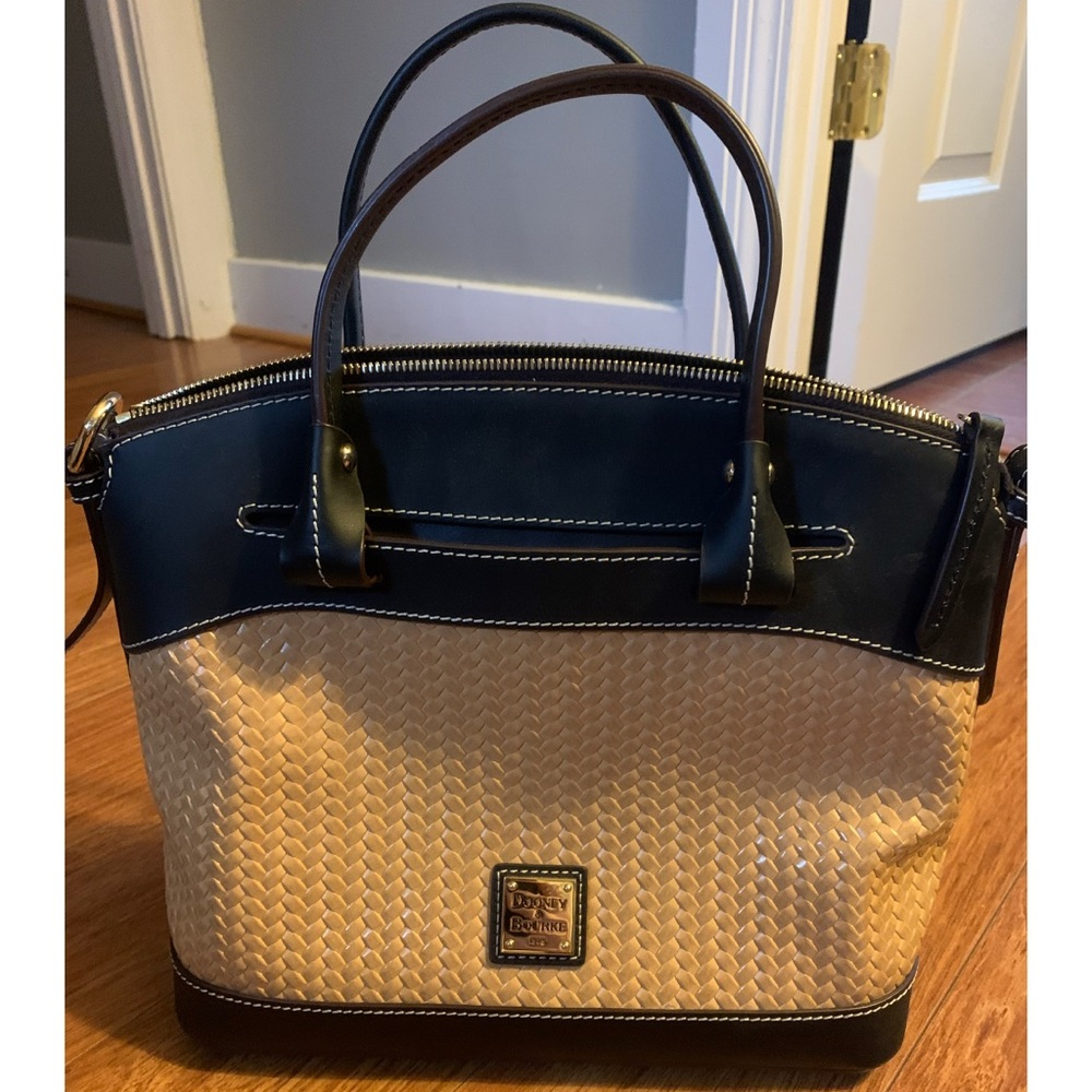 SOLD ⛔️ Dooney & Bourke Black Tan Woven Handbag